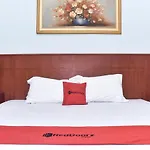 RedDoorz near Kampung Warna Warni